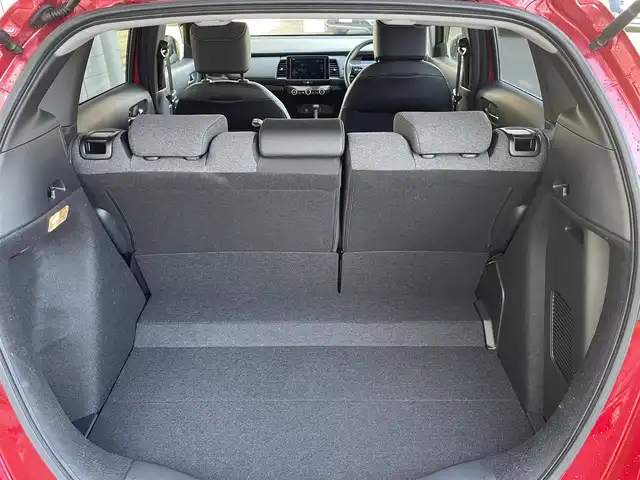 ホンダ フィット e:HEVホーム ブラックスタイル 群馬県 2024(令6)年 0.9万km プレミアムクリスタルレッドM ワンオーナー/純正ディスプレイオーディオ/バックカメラ/ホンダセンシング/ＬＥＤヘッドライト/純正ドライブレコーダー前後カメラ/ステアリングリモコン/スマートキー/保証書/取説/スペアキーｘ１