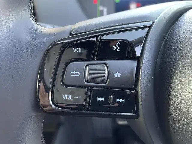 ホンダ フィット e:HEVホーム ブラックスタイル 群馬県 2024(令6)年 0.9万km プレミアムクリスタルレッドM ワンオーナー/純正ディスプレイオーディオ/バックカメラ/ホンダセンシング/ＬＥＤヘッドライト/純正ドライブレコーダー前後カメラ/ステアリングリモコン/スマートキー/保証書/取説/スペアキーｘ１