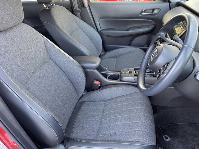 ホンダ フィット e:HEVホーム ブラックスタイル 群馬県 2024(令6)年 0.9万km プレミアムクリスタルレッドM ワンオーナー/純正ディスプレイオーディオ/バックカメラ/ホンダセンシング/ＬＥＤヘッドライト/純正ドライブレコーダー前後カメラ/ステアリングリモコン/スマートキー/保証書/取説/スペアキーｘ１