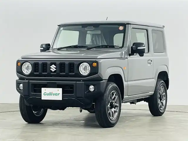 スズキ ジムニー XC 福島県 2025(令7)年 0.1千km ミディアムグレー スズキセーフティサポート/・デュアルカメラブレーキサポート/・誤発進抑制機能（前方・後方）/・後退時ブレーキサポート/・車線逸脱警報機能/・車線逸脱抑制機能/・ふらつき警報機能/・標識認識機能/・フロントガラス投影式ヘッドアップディスプレイ/・先行車発進お知らせ機能/・ハイビームアシスト/・アダプティブクルーズコントロール（全車速追従機能付き）/４WD/前席シートヒーター/LEDヘッドライト/・フォグランプ/・オートライト/ステアリングスイッチ/電動格納ミラー/・ウィンカーミラー/スマートキー/・プッシュスタート