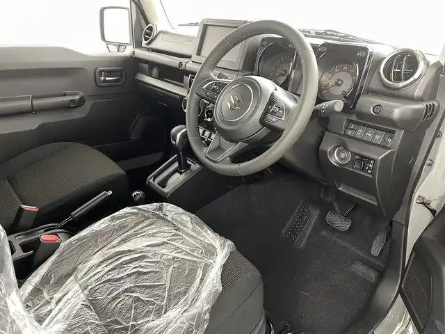 スズキ ジムニー XC 福島県 2025(令7)年 0.1千km ミディアムグレー スズキセーフティサポート/・デュアルカメラブレーキサポート/・誤発進抑制機能（前方・後方）/・後退時ブレーキサポート/・車線逸脱警報機能/・車線逸脱抑制機能/・ふらつき警報機能/・標識認識機能/・フロントガラス投影式ヘッドアップディスプレイ/・先行車発進お知らせ機能/・ハイビームアシスト/・アダプティブクルーズコントロール（全車速追従機能付き）/４WD/前席シートヒーター/LEDヘッドライト/・フォグランプ/・オートライト/ステアリングスイッチ/電動格納ミラー/・ウィンカーミラー/スマートキー/・プッシュスタート