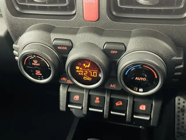 スズキ ジムニー XC 福島県 2025(令7)年 0.1千km ミディアムグレー スズキセーフティサポート/・デュアルカメラブレーキサポート/・誤発進抑制機能（前方・後方）/・後退時ブレーキサポート/・車線逸脱警報機能/・車線逸脱抑制機能/・ふらつき警報機能/・標識認識機能/・フロントガラス投影式ヘッドアップディスプレイ/・先行車発進お知らせ機能/・ハイビームアシスト/・アダプティブクルーズコントロール（全車速追従機能付き）/４WD/前席シートヒーター/LEDヘッドライト/・フォグランプ/・オートライト/ステアリングスイッチ/電動格納ミラー/・ウィンカーミラー/スマートキー/・プッシュスタート