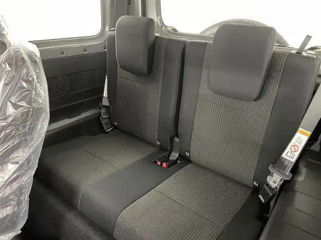 スズキ ジムニー XC 福島県 2025(令7)年 0.1千km ミディアムグレー スズキセーフティサポート/・デュアルカメラブレーキサポート/・誤発進抑制機能（前方・後方）/・後退時ブレーキサポート/・車線逸脱警報機能/・車線逸脱抑制機能/・ふらつき警報機能/・標識認識機能/・フロントガラス投影式ヘッドアップディスプレイ/・先行車発進お知らせ機能/・ハイビームアシスト/・アダプティブクルーズコントロール（全車速追従機能付き）/４WD/前席シートヒーター/LEDヘッドライト/・フォグランプ/・オートライト/ステアリングスイッチ/電動格納ミラー/・ウィンカーミラー/スマートキー/・プッシュスタート