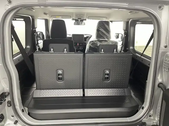 スズキ ジムニー XC 福島県 2025(令7)年 0.1千km ミディアムグレー スズキセーフティサポート/・デュアルカメラブレーキサポート/・誤発進抑制機能（前方・後方）/・後退時ブレーキサポート/・車線逸脱警報機能/・車線逸脱抑制機能/・ふらつき警報機能/・標識認識機能/・フロントガラス投影式ヘッドアップディスプレイ/・先行車発進お知らせ機能/・ハイビームアシスト/・アダプティブクルーズコントロール（全車速追従機能付き）/４WD/前席シートヒーター/LEDヘッドライト/・フォグランプ/・オートライト/ステアリングスイッチ/電動格納ミラー/・ウィンカーミラー/スマートキー/・プッシュスタート