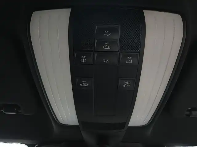 メルセデス・ベンツ ＣＬＳ２２０ｄ 鹿児島県 2016(平28)年 7.6万km オブシディアンブラック アダプティブクルーズコントロール　/全席シートヒーター　/Ｄ＋Ｎ席パワーシート　/ＥＴＣ　/純正ＨＤＤナビ　/Ｂｌｕｅｔｏｏｔｈオーディオ　/ディーゼルターボ　/前後コーナーセンサー　/ＬＥＤヘッドライト/横滑り防止装置/レーンキープアシスト/エアバッグ(W＋サイド)/カーテンエアバッグ/プッシュスタート/スマートキー/MTモード付きAT/パドルシフト