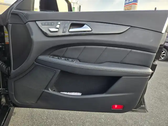 メルセデス・ベンツ ＣＬＳ２２０ｄ 鹿児島県 2016(平28)年 7.6万km オブシディアンブラック アダプティブクルーズコントロール　/全席シートヒーター　/Ｄ＋Ｎ席パワーシート　/ＥＴＣ　/純正ＨＤＤナビ　/Ｂｌｕｅｔｏｏｔｈオーディオ　/ディーゼルターボ　/前後コーナーセンサー　/ＬＥＤヘッドライト/横滑り防止装置/レーンキープアシスト/エアバッグ(W＋サイド)/カーテンエアバッグ/プッシュスタート/スマートキー/MTモード付きAT/パドルシフト