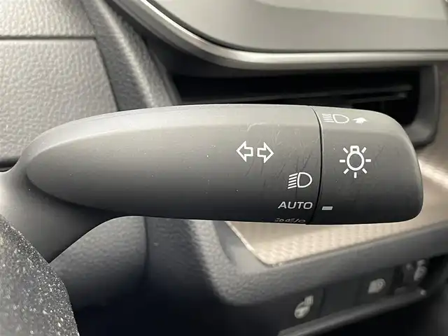 トヨタ プリウス Z 滋賀県 2024(令6)年 1万km プラチナホワイトパールマイカ 禁煙車/純正12.3型ディスプレイオーディオ/全周囲カメラ/AM/FM/Bluetooth/Miracast/フルセグTV/シートヒーター/エアーシート/ステアリングヒーター/パワーシート/LEDヘッドライト/オートライト/デジタルインナーミラー/ブラインドスポットモニター（BSM）/安全降車アシスト（SEA）＋ドアオープン制御（e-latch）/パーキングサポートブレーキ（前後方・静止物・車両）/アドバンスト パーク（高度自動駐車）/プリクラッシュセーフティ（PCS）/レーントレーシングアシスト（LTA）/レーンディパーチャーアラート（LDA）/レーダークルーズコントロール（全車速追従機能付）/オートマチックハイビーム（AHB）/ロードサインアシスト（RSA）/プロアクティブドライビングアシスト（PDA）/AC100V/純正アルミホイール
