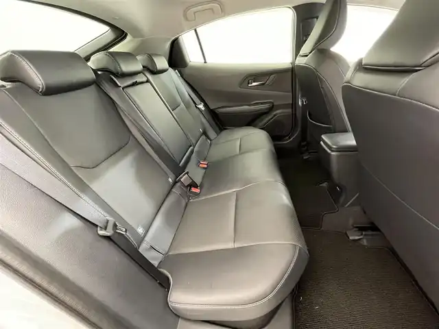 トヨタ プリウス Z 滋賀県 2024(令6)年 1万km プラチナホワイトパールマイカ 禁煙車/純正12.3型ディスプレイオーディオ/全周囲カメラ/AM/FM/Bluetooth/Miracast/フルセグTV/シートヒーター/エアーシート/ステアリングヒーター/パワーシート/LEDヘッドライト/オートライト/デジタルインナーミラー/ブラインドスポットモニター（BSM）/安全降車アシスト（SEA）＋ドアオープン制御（e-latch）/パーキングサポートブレーキ（前後方・静止物・車両）/アドバンスト パーク（高度自動駐車）/プリクラッシュセーフティ（PCS）/レーントレーシングアシスト（LTA）/レーンディパーチャーアラート（LDA）/レーダークルーズコントロール（全車速追従機能付）/オートマチックハイビーム（AHB）/ロードサインアシスト（RSA）/プロアクティブドライビングアシスト（PDA）/AC100V/純正アルミホイール