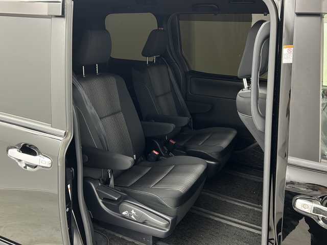 トヨタ ヴォクシー ハイブリッド ZS 煌Ⅱ 群馬県 2020(令2)年 2.9万km ブラック 純正９型ナビ　純正１２型後席モニター　バックカメラ　フルセグＴＶ　両側電動スライドドア　衝突被害軽減ブレーキ　クルーズコントロール　シートヒーター　ＬＥＤヘッドライト　ビルトインＥＴＣ２．０　禁煙車