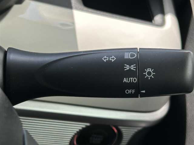 スズキ スペーシア HYBRID X 福岡県 2018(平30)年 2.2万km ピュアホワイトP ・純正7インチナビ（Bluetooth/DVD/CD/AM/FM/USB）/・バックカメラ/・衝突被害軽減システム/・横滑り防止装置/・レーンキープアシスト/・クリアランスソナー/・LEDヘッドライト/・フォグランプ/・両側パワースライドドア/・D席シートヒーター/・電動格納ミラー/・純正ドアバイザー/・純正サンシェード/・ステアリングスイッチ/・エンジンスタートボタン/・スマートキー/・スペアキー/・エンジンスターター/・保証書/・取扱説明書/・記録簿/・ワンオーナー