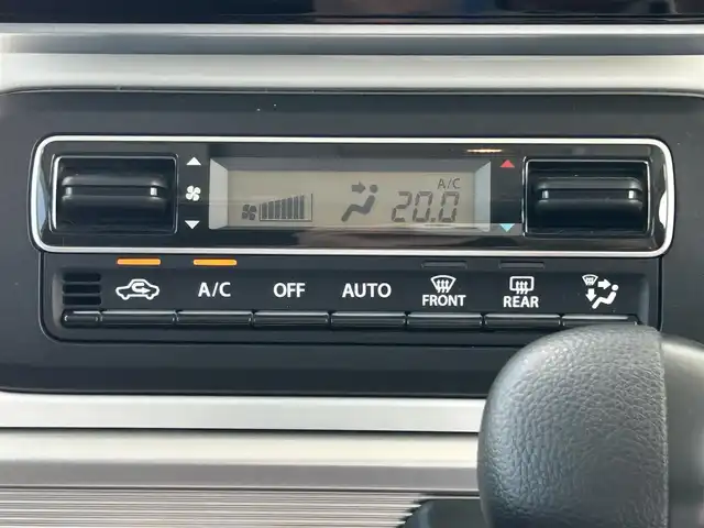 スズキ スペーシア HYBRID X 福岡県 2018(平30)年 2.2万km ピュアホワイトP ・純正7インチナビ（Bluetooth/DVD/CD/AM/FM/USB）/・バックカメラ/・衝突被害軽減システム/・横滑り防止装置/・レーンキープアシスト/・クリアランスソナー/・LEDヘッドライト/・フォグランプ/・両側パワースライドドア/・D席シートヒーター/・電動格納ミラー/・純正ドアバイザー/・純正サンシェード/・ステアリングスイッチ/・エンジンスタートボタン/・スマートキー/・スペアキー/・エンジンスターター/・保証書/・取扱説明書/・記録簿/・ワンオーナー