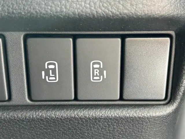 スズキ スペーシア HYBRID X 福岡県 2018(平30)年 2.2万km ピュアホワイトP ・純正7インチナビ（Bluetooth/DVD/CD/AM/FM/USB）/・バックカメラ/・衝突被害軽減システム/・横滑り防止装置/・レーンキープアシスト/・クリアランスソナー/・LEDヘッドライト/・フォグランプ/・両側パワースライドドア/・D席シートヒーター/・電動格納ミラー/・純正ドアバイザー/・純正サンシェード/・ステアリングスイッチ/・エンジンスタートボタン/・スマートキー/・スペアキー/・エンジンスターター/・保証書/・取扱説明書/・記録簿/・ワンオーナー