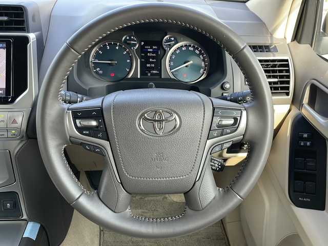 トヨタ ランドクルーザー プラド TX Lパッケージ 兵庫県 2023(令5)年 1.8万km ホワイトパールクリスタルシャイン ワンオーナー/保証書・取説・有/社外メモリーナビ・フルセグ・BT・CD・DVD・FM・AM・HDMI・USB/ETC/バックカメラ/前後ドライブレコーダー/追尾機能付きクルーズコントロール/車線逸脱防止支援システム/衝突被害軽減ブレーキ/コーナーセンサー/シートクーラー/シートヒーター/プッシュスタート/スマートキー×2/純正フロアマット/純正ドアバイザー