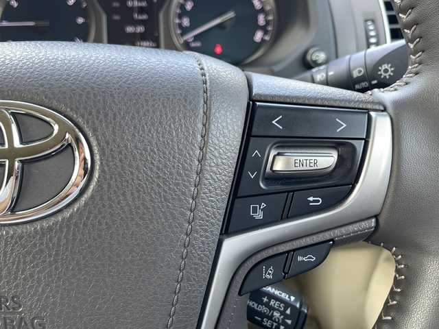 トヨタ ランドクルーザー プラド TX Lパッケージ 兵庫県 2023(令5)年 1.8万km ホワイトパールクリスタルシャイン ワンオーナー/保証書・取説・有/社外メモリーナビ・フルセグ・BT・CD・DVD・FM・AM・HDMI・USB/ETC/バックカメラ/前後ドライブレコーダー/追尾機能付きクルーズコントロール/車線逸脱防止支援システム/衝突被害軽減ブレーキ/コーナーセンサー/シートクーラー/シートヒーター/プッシュスタート/スマートキー×2/純正フロアマット/純正ドアバイザー