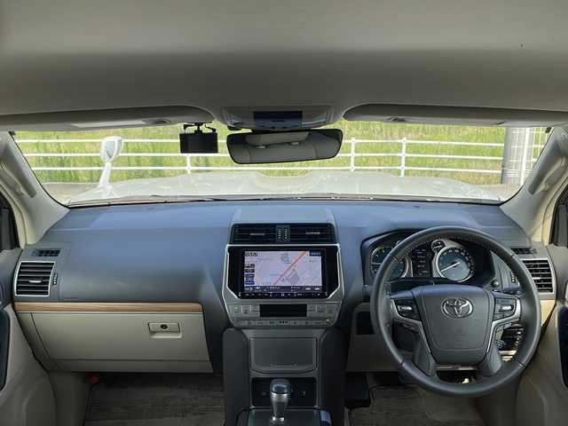 トヨタ ランドクルーザー プラド TX Lパッケージ 兵庫県 2023(令5)年 1.8万km ホワイトパールクリスタルシャイン ワンオーナー/保証書・取説・有/社外メモリーナビ・フルセグ・BT・CD・DVD・FM・AM・HDMI・USB/ETC/バックカメラ/前後ドライブレコーダー/追尾機能付きクルーズコントロール/車線逸脱防止支援システム/衝突被害軽減ブレーキ/コーナーセンサー/シートクーラー/シートヒーター/プッシュスタート/スマートキー×2/純正フロアマット/純正ドアバイザー