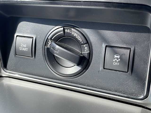 トヨタ ランドクルーザー プラド TX Lパッケージ 兵庫県 2023(令5)年 1.8万km ホワイトパールクリスタルシャイン ワンオーナー/保証書・取説・有/社外メモリーナビ・フルセグ・BT・CD・DVD・FM・AM・HDMI・USB/ETC/バックカメラ/前後ドライブレコーダー/追尾機能付きクルーズコントロール/車線逸脱防止支援システム/衝突被害軽減ブレーキ/コーナーセンサー/シートクーラー/シートヒーター/プッシュスタート/スマートキー×2/純正フロアマット/純正ドアバイザー