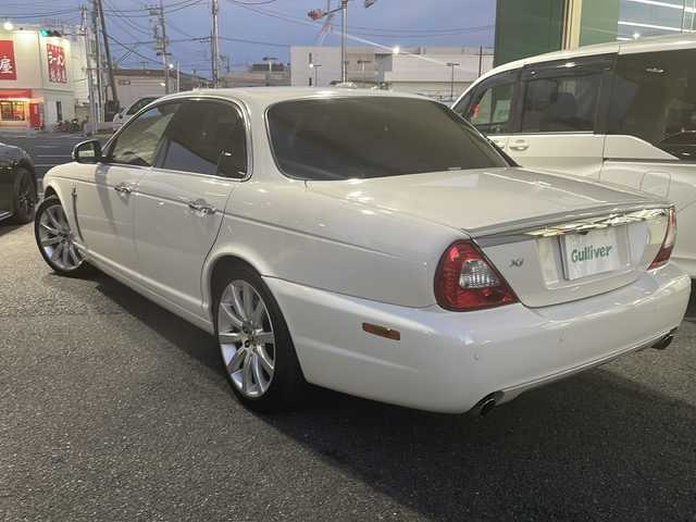 ジャガー ＸＪ 3．0 Executive 東京都 2009(平21)年 5.6万km ポーセリンホワイト DVDナビ/バックカメラ/クルーズコントロール/ETC/電動パーキングブレーキ/革シート/シートヒーター/バーウォールナット木目調インパネ/純正アルミホイール/パワーシート（D/N）/ハロゲンヘッドライト/横滑り防止装置/カーテンエアバック/盗難防止装置/