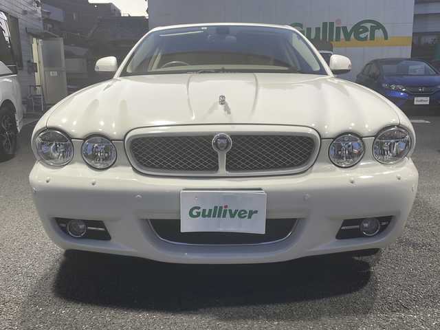 ジャガー ＸＪ 3．0 Executive 東京都 2009(平21)年 5.6万km ポーセリンホワイト DVDナビ/バックカメラ/クルーズコントロール/ETC/電動パーキングブレーキ/革シート/シートヒーター/バーウォールナット木目調インパネ/純正アルミホイール/パワーシート（D/N）/ハロゲンヘッドライト/横滑り防止装置/カーテンエアバック/盗難防止装置/