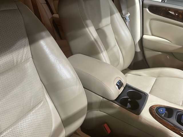 ジャガー ＸＪ 3．0 Executive 東京都 2009(平21)年 5.6万km ポーセリンホワイト DVDナビ/バックカメラ/クルーズコントロール/ETC/電動パーキングブレーキ/革シート/シートヒーター/バーウォールナット木目調インパネ/純正アルミホイール/パワーシート（D/N）/ハロゲンヘッドライト/横滑り防止装置/カーテンエアバック/盗難防止装置/