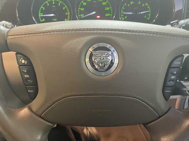 ジャガー ＸＪ 3．0 Executive 東京都 2009(平21)年 5.6万km ポーセリンホワイト DVDナビ/バックカメラ/クルーズコントロール/ETC/電動パーキングブレーキ/革シート/シートヒーター/バーウォールナット木目調インパネ/純正アルミホイール/パワーシート（D/N）/ハロゲンヘッドライト/横滑り防止装置/カーテンエアバック/盗難防止装置/