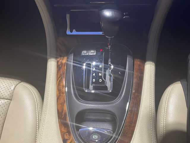 ジャガー ＸＪ 3．0 Executive 東京都 2009(平21)年 5.6万km ポーセリンホワイト DVDナビ/バックカメラ/クルーズコントロール/ETC/電動パーキングブレーキ/革シート/シートヒーター/バーウォールナット木目調インパネ/純正アルミホイール/パワーシート（D/N）/ハロゲンヘッドライト/横滑り防止装置/カーテンエアバック/盗難防止装置/