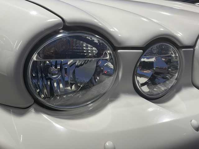 ジャガー ＸＪ 3．0 Executive 東京都 2009(平21)年 5.6万km ポーセリンホワイト DVDナビ/バックカメラ/クルーズコントロール/ETC/電動パーキングブレーキ/革シート/シートヒーター/バーウォールナット木目調インパネ/純正アルミホイール/パワーシート（D/N）/ハロゲンヘッドライト/横滑り防止装置/カーテンエアバック/盗難防止装置/