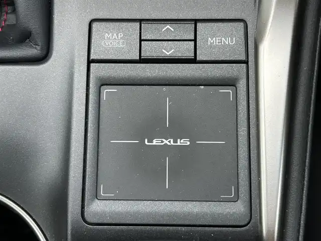 レクサス ＮＸ 300h Fスポーツ 島根県 2017(平29)年 4.8万km ホワイトノーヴァガラスフレーク 登録時走行距離47331km/保証書/取扱説明書/純正メーカーカーナビ/フルセグTV/Bluetooth/横滑り防止装置/クルーズコントロール/レーンキープアシスト/衝突被害軽減ブレーキ/バックカメラ/3眼LEDヘッドライト/オートマチックハイビーム/ステアリングヒーター/ドライブレコーダー/シートヒーター/エアシート/ウィンカーミラー/プッシュスタート/スマートキー/スペアキー/カードキー/ETC2.0/18インチ純正アルミ