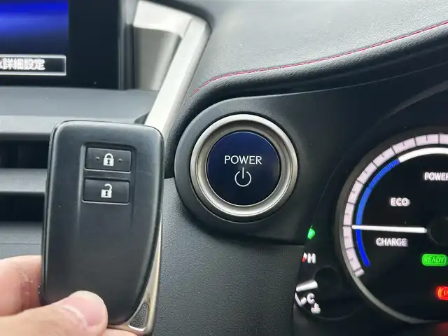 レクサス ＮＸ 300h Fスポーツ 島根県 2017(平29)年 4.8万km ホワイトノーヴァガラスフレーク 登録時走行距離47331km/保証書/取扱説明書/純正メーカーカーナビ/フルセグTV/Bluetooth/横滑り防止装置/クルーズコントロール/レーンキープアシスト/衝突被害軽減ブレーキ/バックカメラ/3眼LEDヘッドライト/オートマチックハイビーム/ステアリングヒーター/ドライブレコーダー/シートヒーター/エアシート/ウィンカーミラー/プッシュスタート/スマートキー/スペアキー/カードキー/ETC2.0/18インチ純正アルミ