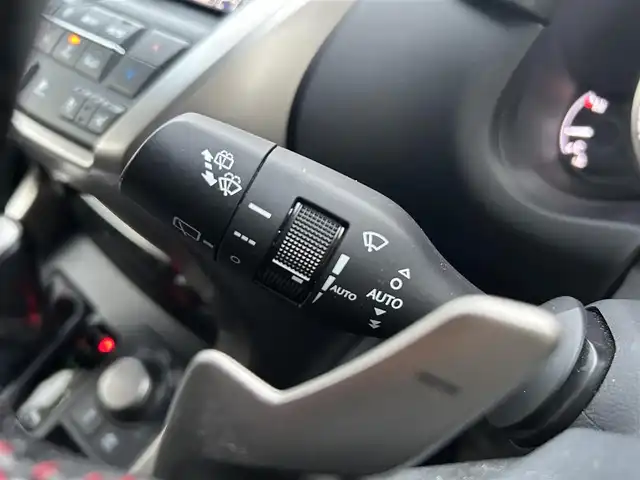 レクサス ＮＸ 300h Fスポーツ 島根県 2017(平29)年 4.8万km ホワイトノーヴァガラスフレーク 登録時走行距離47331km/保証書/取扱説明書/純正メーカーカーナビ/フルセグTV/Bluetooth/横滑り防止装置/クルーズコントロール/レーンキープアシスト/衝突被害軽減ブレーキ/バックカメラ/3眼LEDヘッドライト/オートマチックハイビーム/ステアリングヒーター/ドライブレコーダー/シートヒーター/エアシート/ウィンカーミラー/プッシュスタート/スマートキー/スペアキー/カードキー/ETC2.0/18インチ純正アルミ