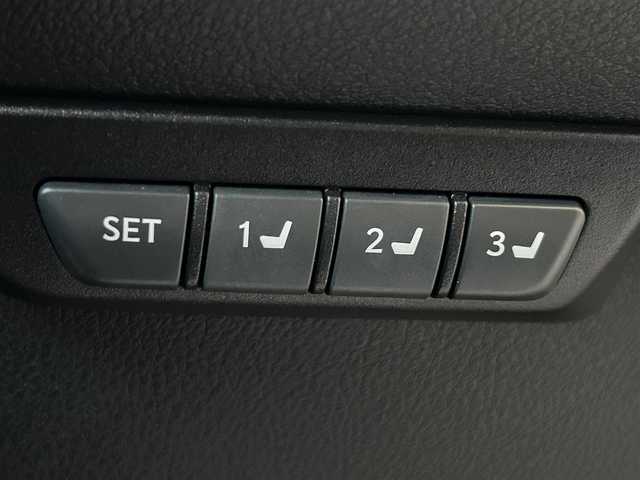 レクサス ＮＸ 300h Fスポーツ 島根県 2017(平29)年 4.8万km ホワイトノーヴァガラスフレーク 登録時走行距離47331km/保証書/取扱説明書/純正メーカーカーナビ/フルセグTV/Bluetooth/横滑り防止装置/クルーズコントロール/レーンキープアシスト/衝突被害軽減ブレーキ/バックカメラ/3眼LEDヘッドライト/オートマチックハイビーム/ステアリングヒーター/ドライブレコーダー/シートヒーター/エアシート/ウィンカーミラー/プッシュスタート/スマートキー/スペアキー/カードキー/ETC2.0/18インチ純正アルミ