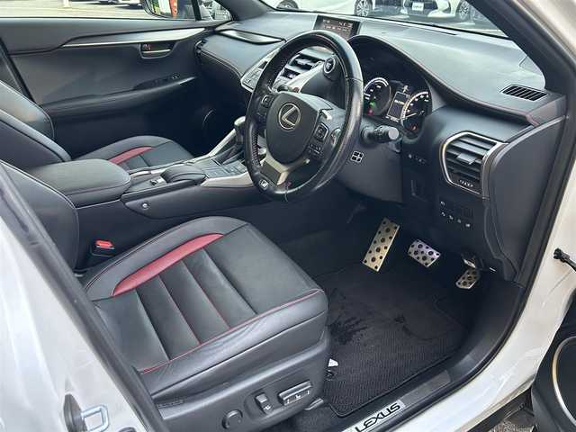 レクサス ＮＸ 300h Fスポーツ 島根県 2017(平29)年 4.8万km ホワイトノーヴァガラスフレーク 登録時走行距離47331km/保証書/取扱説明書/純正メーカーカーナビ/フルセグTV/Bluetooth/横滑り防止装置/クルーズコントロール/レーンキープアシスト/衝突被害軽減ブレーキ/バックカメラ/3眼LEDヘッドライト/オートマチックハイビーム/ステアリングヒーター/ドライブレコーダー/シートヒーター/エアシート/ウィンカーミラー/プッシュスタート/スマートキー/スペアキー/カードキー/ETC2.0/18インチ純正アルミ