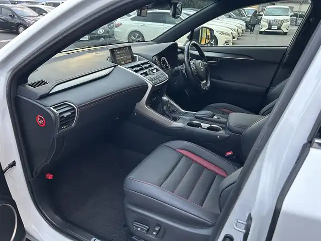 レクサス ＮＸ 300h Fスポーツ 島根県 2017(平29)年 4.8万km ホワイトノーヴァガラスフレーク 登録時走行距離47331km/保証書/取扱説明書/純正メーカーカーナビ/フルセグTV/Bluetooth/横滑り防止装置/クルーズコントロール/レーンキープアシスト/衝突被害軽減ブレーキ/バックカメラ/3眼LEDヘッドライト/オートマチックハイビーム/ステアリングヒーター/ドライブレコーダー/シートヒーター/エアシート/ウィンカーミラー/プッシュスタート/スマートキー/スペアキー/カードキー/ETC2.0/18インチ純正アルミ