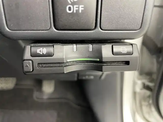 トヨタ アクア S 熊本県 2013(平25)年 8.2万km シルバーM 禁煙車　/純正ナビNSCP-W62（ＢＴ・ワンセグ・ＳＤ・AM・FM）/バックカメラ　/社外前後ドライブレコーダー　/ＥＴＣ　/横滑り防止　/純正フロアマット　/電動格納ミラー　/パワーステアリング　/パワーウインドウ　/オートライト/スマートキー/プッシュスタート