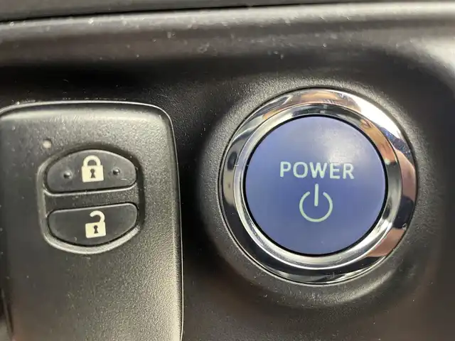 トヨタ アクア S 熊本県 2013(平25)年 8.2万km シルバーM 禁煙車　/純正ナビNSCP-W62（ＢＴ・ワンセグ・ＳＤ・AM・FM）/バックカメラ　/社外前後ドライブレコーダー　/ＥＴＣ　/横滑り防止　/純正フロアマット　/電動格納ミラー　/パワーステアリング　/パワーウインドウ　/オートライト/スマートキー/プッシュスタート