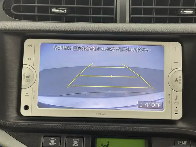 トヨタ アクア S 熊本県 2013(平25)年 8.2万km シルバーM 禁煙車　/純正ナビNSCP-W62（ＢＴ・ワンセグ・ＳＤ・AM・FM）/バックカメラ　/社外前後ドライブレコーダー　/ＥＴＣ　/横滑り防止　/純正フロアマット　/電動格納ミラー　/パワーステアリング　/パワーウインドウ　/オートライト/スマートキー/プッシュスタート
