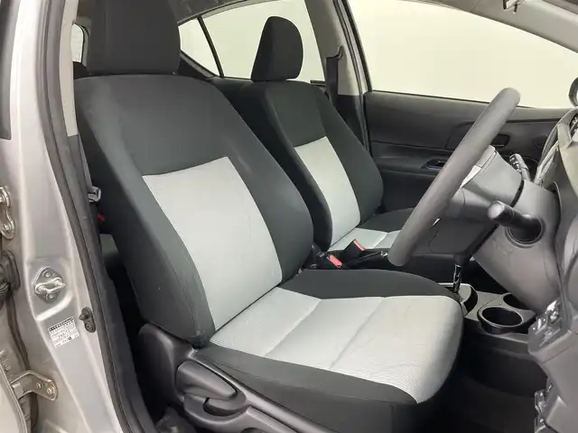 トヨタ アクア S 熊本県 2013(平25)年 8.2万km シルバーM 禁煙車　/純正ナビNSCP-W62（ＢＴ・ワンセグ・ＳＤ・AM・FM）/バックカメラ　/社外前後ドライブレコーダー　/ＥＴＣ　/横滑り防止　/純正フロアマット　/電動格納ミラー　/パワーステアリング　/パワーウインドウ　/オートライト/スマートキー/プッシュスタート