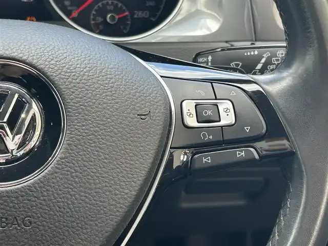 フォルクスワーゲン ゴルフ オールトラック TSI 4 モーション アップグレード PKG 兵庫県 2016(平28)年 8.1万km シルバー ワンオーナー/メーカー純正ナビ/（CD/DVD/BT）/バックカメラ/レザーシート/運転席パワーシート/前席シートヒーター/サンルーフ/レーダークルーズコントロール/ETC//スマートキー/保証書/取扱説明書