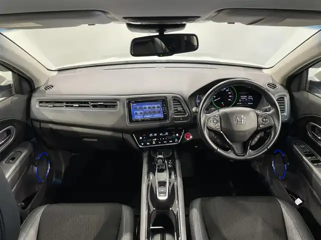 ホンダ ヴェゼル ハイブリッド Z ホンダセンシング 愛知県 2018(平30)年 5.1万km プラチナホワイトパール ワンオーナー/純正7型インターナビ/（Bluetooth/フルセグTV/SD/HDMI/CD・DVD再生/iPod/AUX/USB)/バックカメラ/ホンダセンシング/　　-衝突軽減ブレーキ（CMBS)/　　-路線逸脱抑制システム/　　-先行車発進お知らせ/　　-アダプティブクルーズコントロール/　　-誤発進抑制機能/前席シートヒーター/ビルトインETC/LEDヘッドライト/LEDフォグ/オートブレーキホールド機能/ルーフレール/プッシュスタート/　　-スマートキー/ハーフレザーシート/純正フロアマット/純正17インチAW