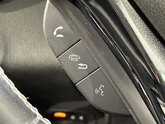 ホンダ ヴェゼル ハイブリッド Z ホンダセンシング 愛知県 2018(平30)年 5.1万km プラチナホワイトパール ワンオーナー/純正7型インターナビ/（Bluetooth/フルセグTV/SD/HDMI/CD・DVD再生/iPod/AUX/USB)/バックカメラ/ホンダセンシング/　　-衝突軽減ブレーキ（CMBS)/　　-路線逸脱抑制システム/　　-先行車発進お知らせ/　　-アダプティブクルーズコントロール/　　-誤発進抑制機能/前席シートヒーター/ビルトインETC/LEDヘッドライト/LEDフォグ/オートブレーキホールド機能/ルーフレール/プッシュスタート/　　-スマートキー/ハーフレザーシート/純正フロアマット/純正17インチAW