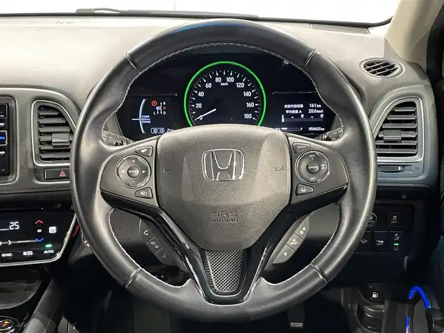 ホンダ ヴェゼル ハイブリッド Z ホンダセンシング 愛知県 2018(平30)年 5.1万km プラチナホワイトパール ワンオーナー/純正7型インターナビ/（Bluetooth/フルセグTV/SD/HDMI/CD・DVD再生/iPod/AUX/USB)/バックカメラ/ホンダセンシング/　　-衝突軽減ブレーキ（CMBS)/　　-路線逸脱抑制システム/　　-先行車発進お知らせ/　　-アダプティブクルーズコントロール/　　-誤発進抑制機能/前席シートヒーター/ビルトインETC/LEDヘッドライト/LEDフォグ/オートブレーキホールド機能/ルーフレール/プッシュスタート/　　-スマートキー/ハーフレザーシート/純正フロアマット/純正17インチAW