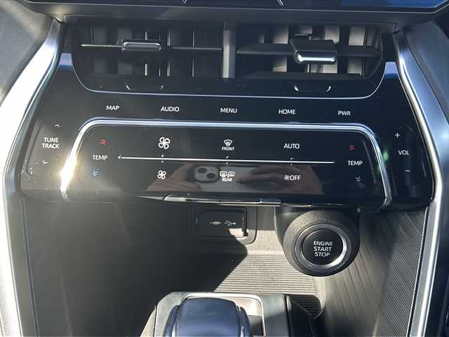 トヨタ ハリアー Z 兵庫県 2021(令3)年 2.8万km ホワイトパールクリスタルシャイン 純正ＨＤＤナビ（ＡＭ・ＦＭ・フルセグ・ブルートゥース）　ドライブレコーダー　ビルトインＥＴＣ　モデリスタフルエアロ　レーダークルーズコントロール　ＪＢＬプレミアムサウンド　クリアランスソナー　パワーシート　車線逸脱防止機能　先行車発進告知　ブラインドスポットモニター　衝突被害軽減ブレーキ　リアクロストラフィックアラート　ヘッドアップディスプレイ　標識認識システム　電動パーキングブレーキ　ブレーキホールド　プッシュスタート　バックカメラ　マニュアルモード付AT　デジタルインナーミラー　オートライト　オートハイビーム　横滑り防止機能　パワーバックドア　純正フロアマット　純正ドアバイザー