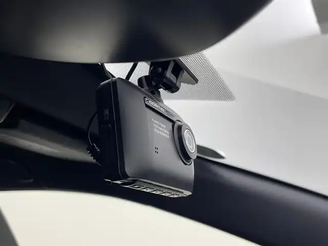 トヨタ カローラツーリング ダブルバイビー 宮城県 2020(令2)年 2.7万km ブラックマイカ Ｔコネクト対応ディスプレイオーディオ　/エントリーナビキット　/デジタルインナーミラー　/追従クルーズコントロール　/プリクラッシュセーフティ　/レーントレーシングアシスト　/クリアランスソナー　/オートマチックハイビーム/ヘッドアップディスプレイ/ハーフレザーシート/禁煙