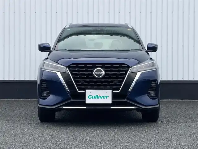 日産 キックス X 千葉県 2021(令3)年 5.2万km ダークブルー 純正9インチナビ/(AM/FM/SD/DVD/BT/TV)/アラウンドビューモニター/プロパイロット/ハーフレザーシート/ナビ連動ドライブレコーダー/ブラインドスポットモニター/衝突被害軽減システム/クルーズコントロール/フォグランプ/オートライト/ウィンカーミラー/電動格納ミラー/純正17インチAW/シートヒーター/シートリフター/ステアリングヒーター/プッシュスタート/スマートキー/フロアマット/スペアキー/取扱説明書/保証書/横滑り防止装置/ETC/LEDヘッドライト