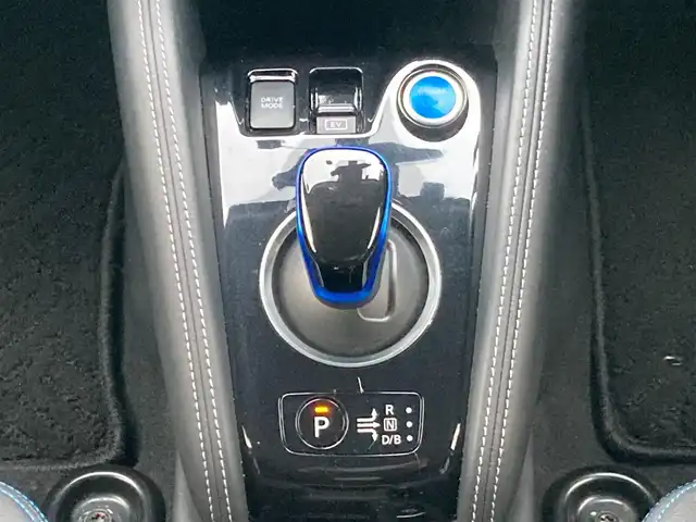 日産 キックス X 千葉県 2021(令3)年 5.2万km ダークブルー 純正9インチナビ/(AM/FM/SD/DVD/BT/TV)/アラウンドビューモニター/プロパイロット/ハーフレザーシート/ナビ連動ドライブレコーダー/ブラインドスポットモニター/衝突被害軽減システム/クルーズコントロール/フォグランプ/オートライト/ウィンカーミラー/電動格納ミラー/純正17インチAW/シートヒーター/シートリフター/ステアリングヒーター/プッシュスタート/スマートキー/フロアマット/スペアキー/取扱説明書/保証書/横滑り防止装置/ETC/LEDヘッドライト