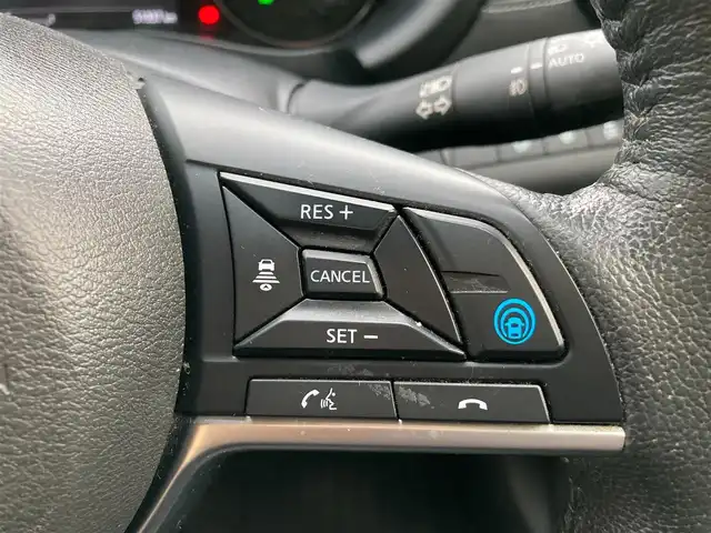 日産 キックス X 千葉県 2021(令3)年 5.2万km ダークブルー 純正9インチナビ/(AM/FM/SD/DVD/BT/TV)/アラウンドビューモニター/プロパイロット/ハーフレザーシート/ナビ連動ドライブレコーダー/ブラインドスポットモニター/衝突被害軽減システム/クルーズコントロール/フォグランプ/オートライト/ウィンカーミラー/電動格納ミラー/純正17インチAW/シートヒーター/シートリフター/ステアリングヒーター/プッシュスタート/スマートキー/フロアマット/スペアキー/取扱説明書/保証書/横滑り防止装置/ETC/LEDヘッドライト