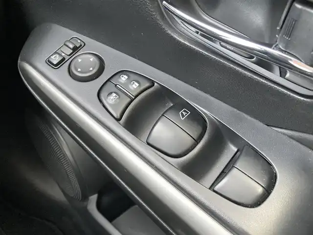 日産 キックス X 千葉県 2021(令3)年 5.2万km ダークブルー 純正9インチナビ/(AM/FM/SD/DVD/BT/TV)/アラウンドビューモニター/プロパイロット/ハーフレザーシート/ナビ連動ドライブレコーダー/ブラインドスポットモニター/衝突被害軽減システム/クルーズコントロール/フォグランプ/オートライト/ウィンカーミラー/電動格納ミラー/純正17インチAW/シートヒーター/シートリフター/ステアリングヒーター/プッシュスタート/スマートキー/フロアマット/スペアキー/取扱説明書/保証書/横滑り防止装置/ETC/LEDヘッドライト