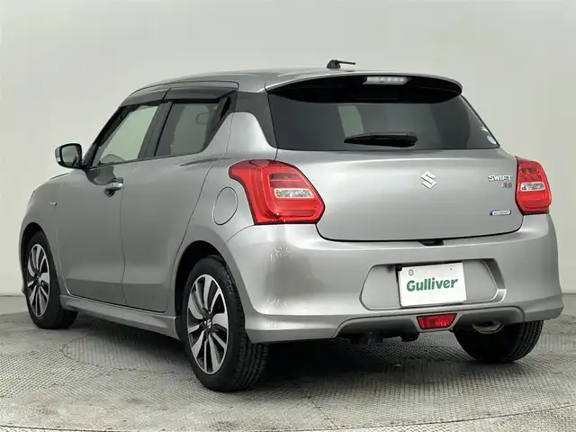 スズキ スイフト HYBRID RS 道央・札幌 2018(平30)年 6.5万km プレミアムシルバーメタリック ・４WD/・カロッツェリアDA（FH-8500DVS）/　CD/DVD/BT/　ステアリングスイッチ非連動/・カロッツェリア サブウーファー/・JBLクロスオーバーネットワーク/・バックカメラ/・ビルトインETC/・外エンジンスターター/・外ドライブレコーダー前方/・外LEDルームランプ（車種専用品）/・外足回り/・外パドルシフト/・シートヒーター（D+N）/・オートライト/・LEDヘッドライト/・前後フォグランプ/・ドアミラーウィンカー/・ミラーヒーター/・ドアバイザー/・フロアマット/・プッシュスタート/・スマートキー