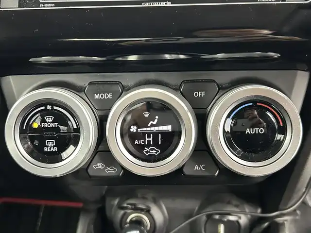 スズキ スイフト HYBRID RS 道央・札幌 2018(平30)年 6.5万km プレミアムシルバーメタリック ・４WD/・カロッツェリアDA（FH-8500DVS）/　CD/DVD/BT/　ステアリングスイッチ非連動/・カロッツェリア サブウーファー/・JBLクロスオーバーネットワーク/・バックカメラ/・ビルトインETC/・外エンジンスターター/・外ドライブレコーダー前方/・外LEDルームランプ（車種専用品）/・外足回り/・外パドルシフト/・シートヒーター（D+N）/・オートライト/・LEDヘッドライト/・前後フォグランプ/・ドアミラーウィンカー/・ミラーヒーター/・ドアバイザー/・フロアマット/・プッシュスタート/・スマートキー