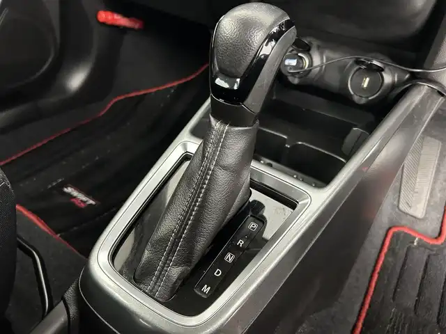 スズキ スイフト HYBRID RS 道央・札幌 2018(平30)年 6.5万km プレミアムシルバーメタリック ・４WD/・カロッツェリアDA（FH-8500DVS）/　CD/DVD/BT/　ステアリングスイッチ非連動/・カロッツェリア サブウーファー/・JBLクロスオーバーネットワーク/・バックカメラ/・ビルトインETC/・外エンジンスターター/・外ドライブレコーダー前方/・外LEDルームランプ（車種専用品）/・外足回り/・外パドルシフト/・シートヒーター（D+N）/・オートライト/・LEDヘッドライト/・前後フォグランプ/・ドアミラーウィンカー/・ミラーヒーター/・ドアバイザー/・フロアマット/・プッシュスタート/・スマートキー