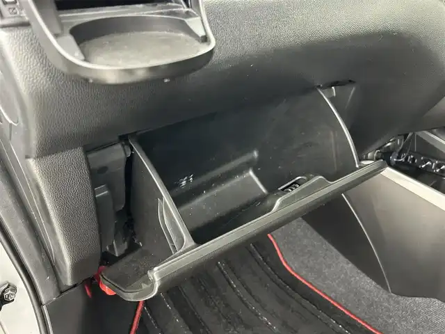 スズキ スイフト HYBRID RS 道央・札幌 2018(平30)年 6.5万km プレミアムシルバーメタリック ・４WD/・カロッツェリアDA（FH-8500DVS）/　CD/DVD/BT/　ステアリングスイッチ非連動/・カロッツェリア サブウーファー/・JBLクロスオーバーネットワーク/・バックカメラ/・ビルトインETC/・外エンジンスターター/・外ドライブレコーダー前方/・外LEDルームランプ（車種専用品）/・外足回り/・外パドルシフト/・シートヒーター（D+N）/・オートライト/・LEDヘッドライト/・前後フォグランプ/・ドアミラーウィンカー/・ミラーヒーター/・ドアバイザー/・フロアマット/・プッシュスタート/・スマートキー